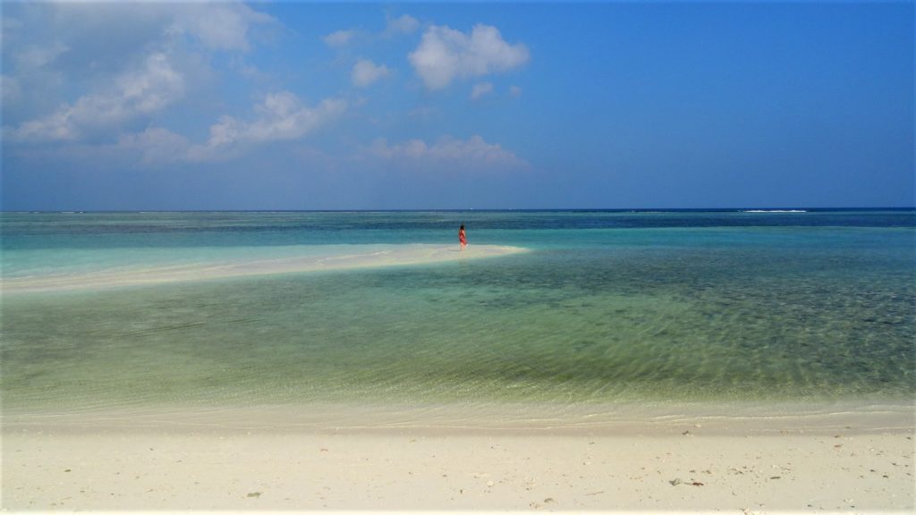 Strand van Maafushi in de Malediven