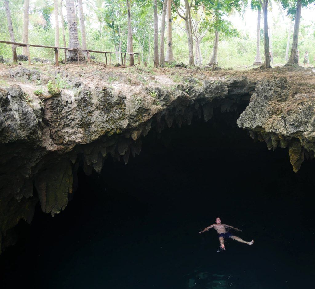 De grot Cabagnow cave pool op Bohol in de Filipijnen