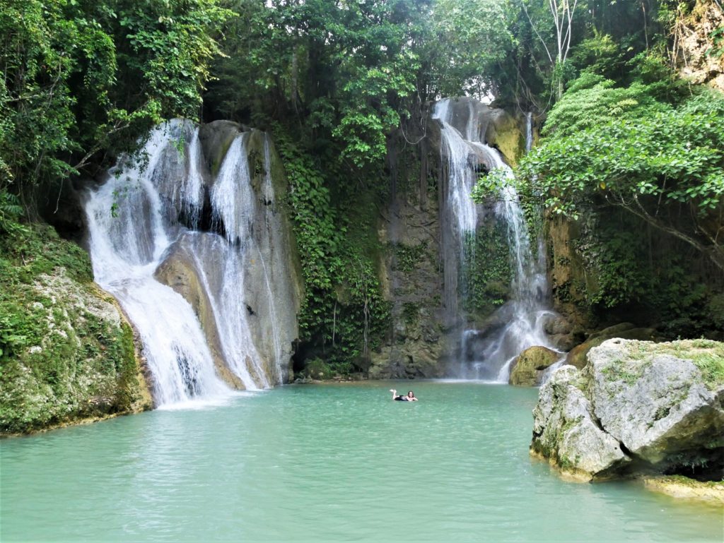 De waterval Pahanhog twin falls op Bohol in de Filipijnen